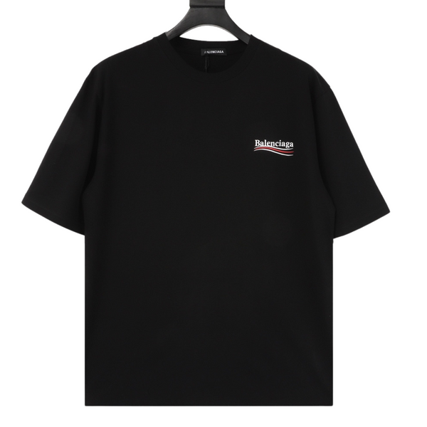 Camiseta oversized com logo bordado